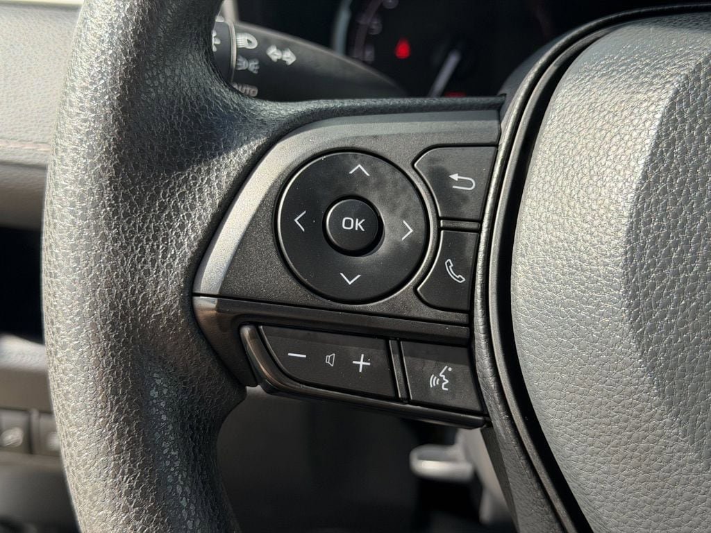 Used 2025 Toyota RAV4 XLE FWD image 24