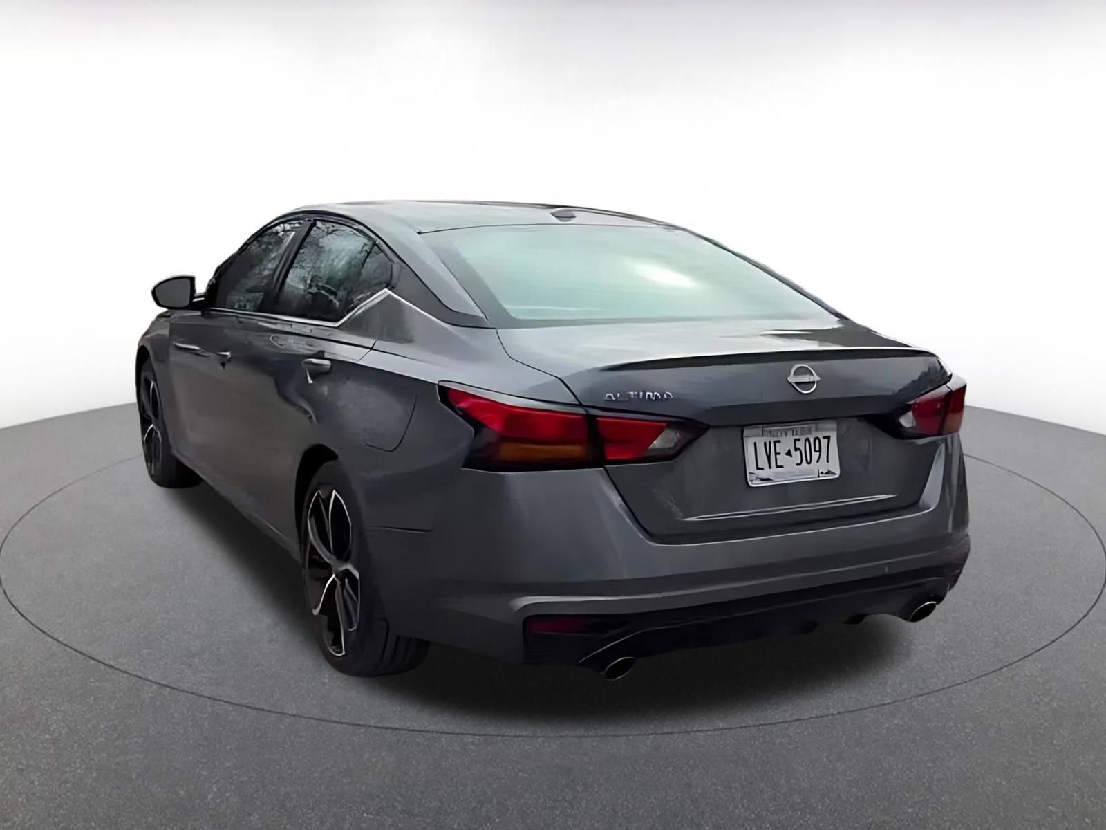Used 2025 Nissan Altima 2.5 SR image 11