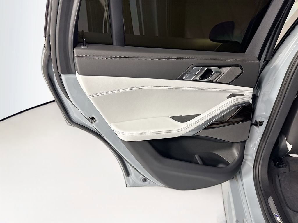 Used 2024 BMW X6 xDrive40i w/ Premium Package image 27