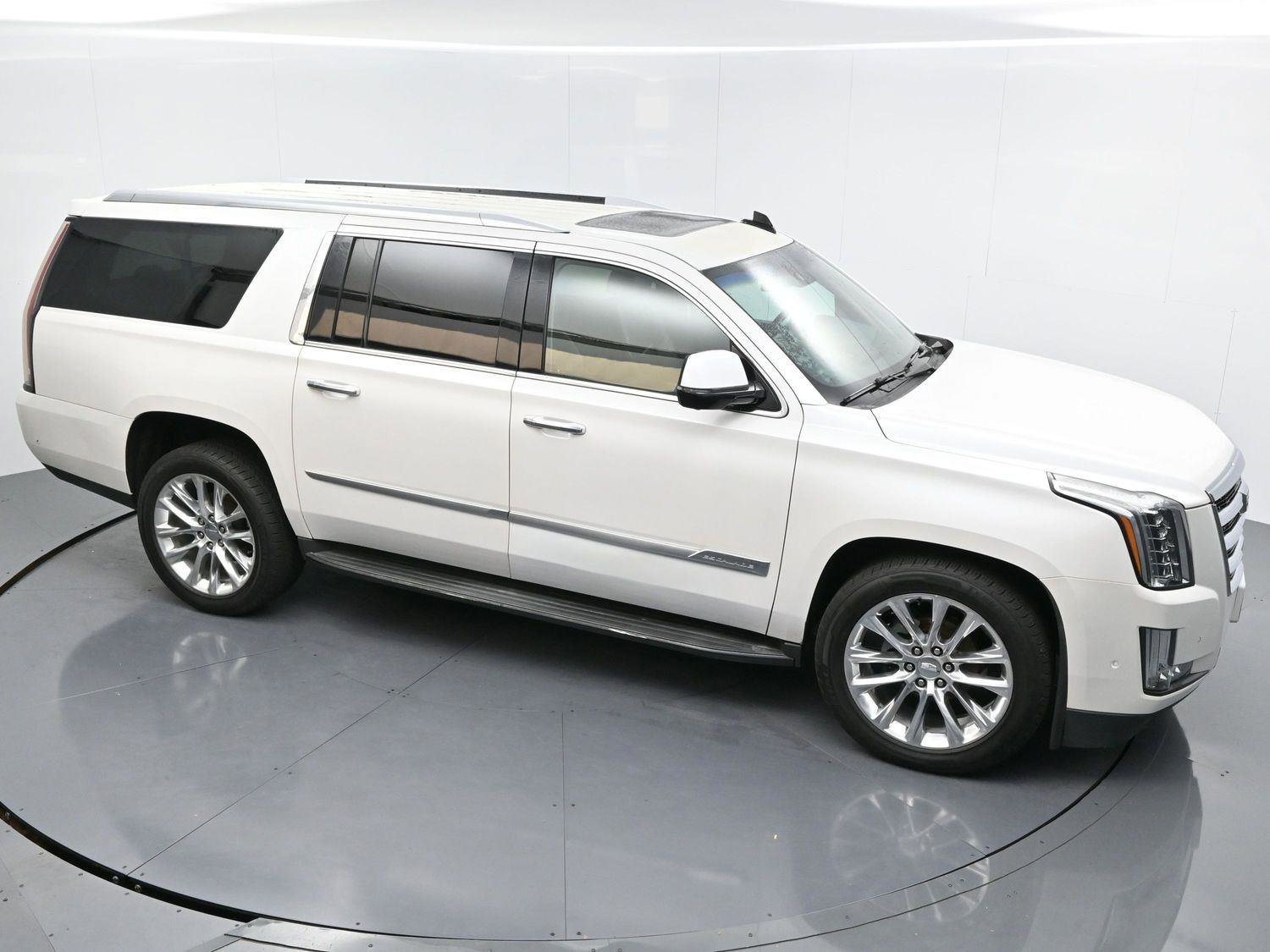 Used 2017 Cadillac Escalade ESV Luxury image 44