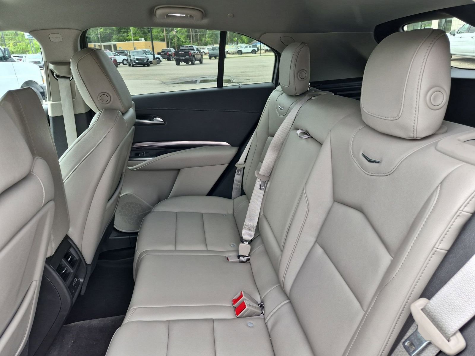 Certified 2023 Cadillac XT4 Luxury w/ Cold Weather Package FWD image 24