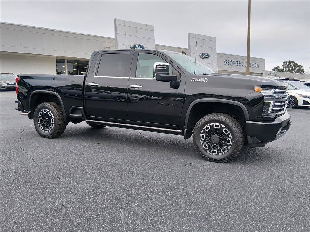 Used 2022 Chevrolet Silverado 2500 High Country w/ Safety Package II AWD/4WD image 2