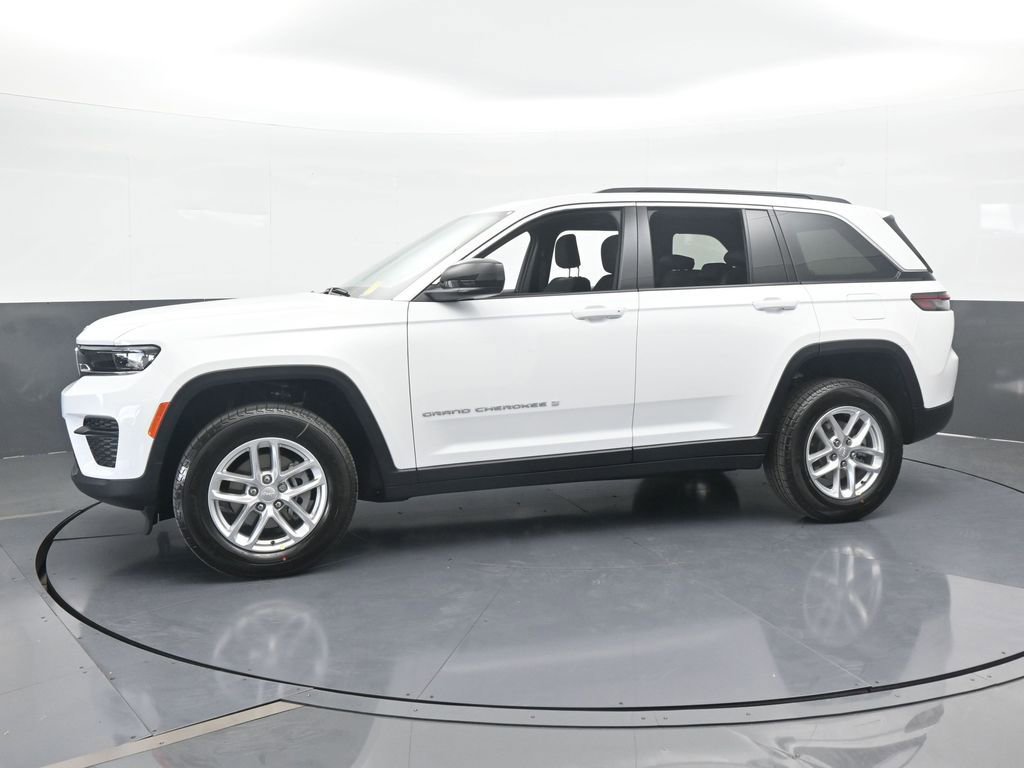 New 2025 Jeep Grand Cherokee Laredo RWD image 2