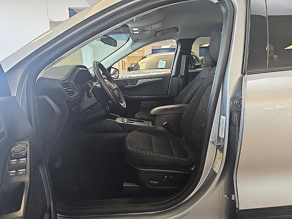 Used 2023 Ford Escape Active AWD/4WD image 12