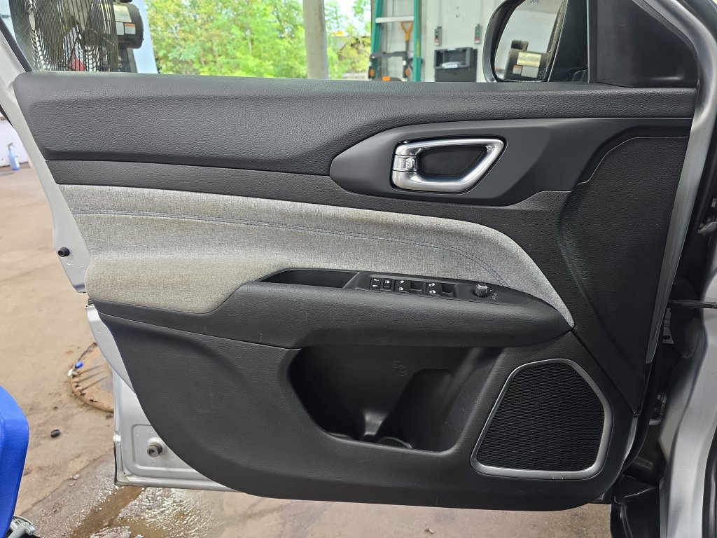 Used 2024 Chevrolet Blazer EV LT AWD/4WD image 25
