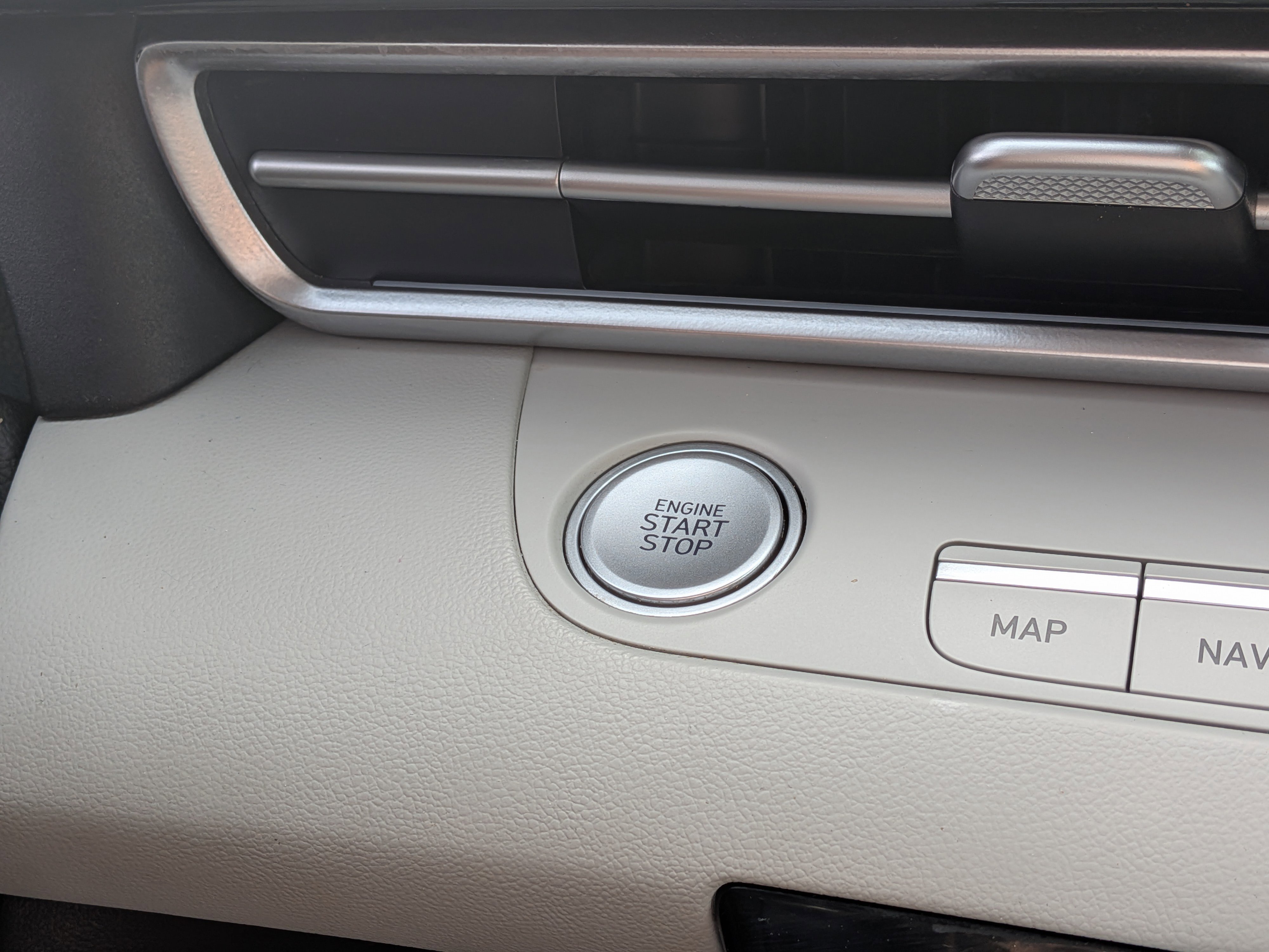 Used 2022 Hyundai Elantra Limited w/ Preferred Accessory Package image 28