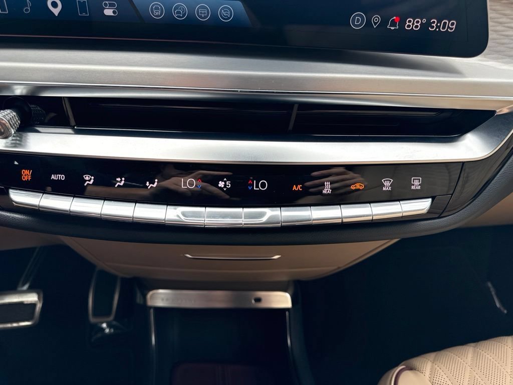 Used 2026 Cadillac Lyriq Signature Luxury w/ Nappa Leather Package AWD/4WD image 18