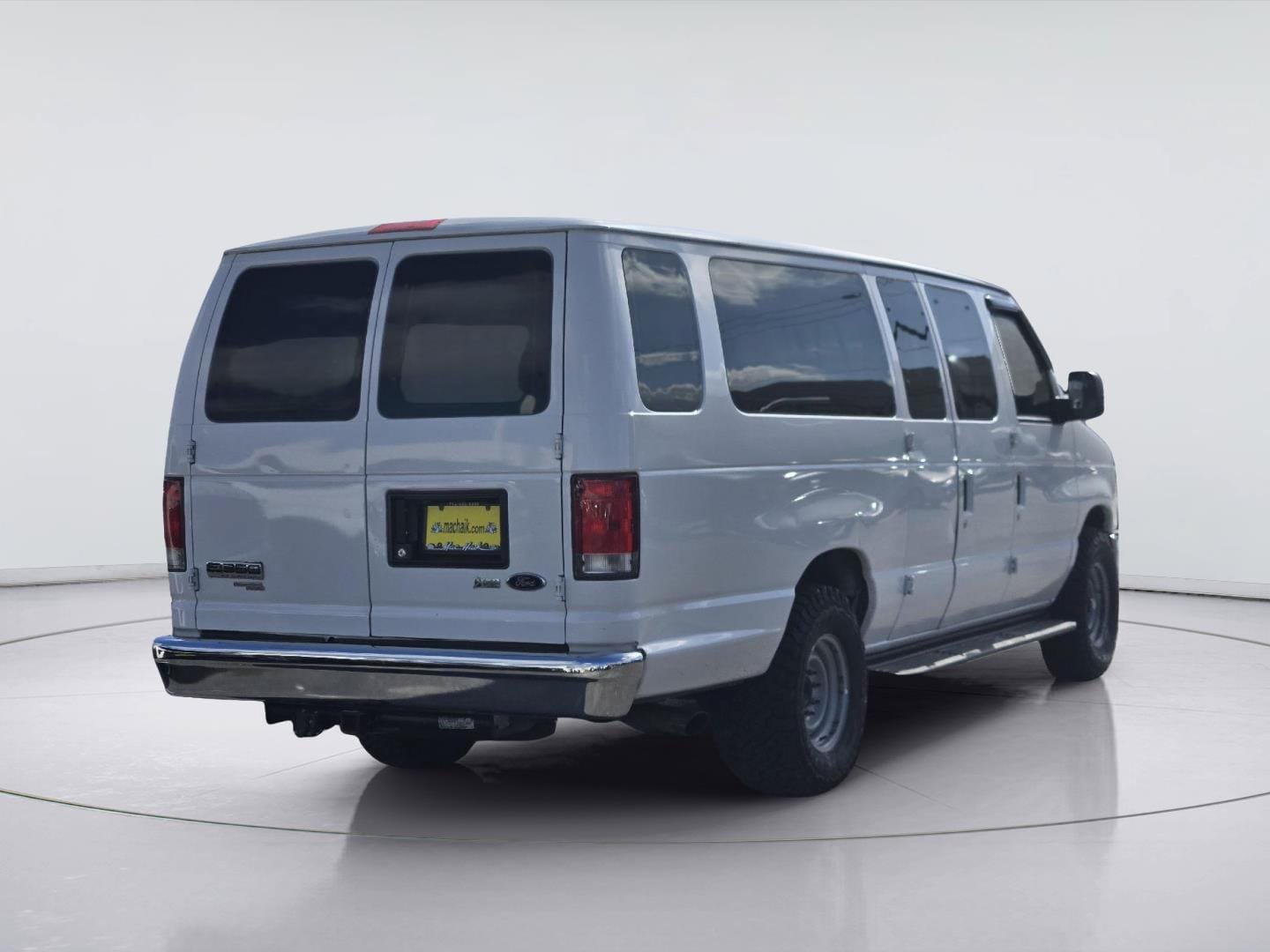 Used 2014 Ford E-350 and Econoline 350 XLT RWD image 8