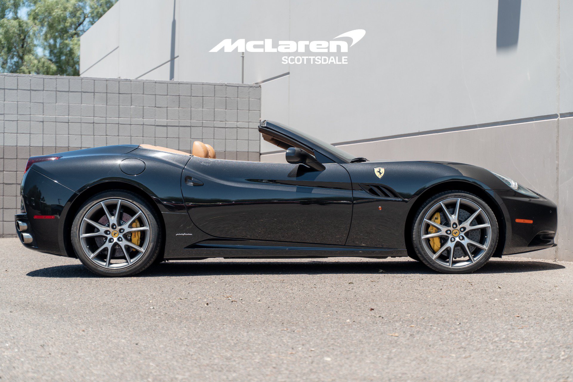 Used 2014 Ferrari California RWD image 8