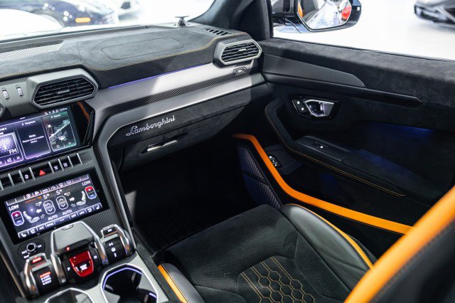 Used 2024 Lamborghini Urus Performante AWD/4WD image 53