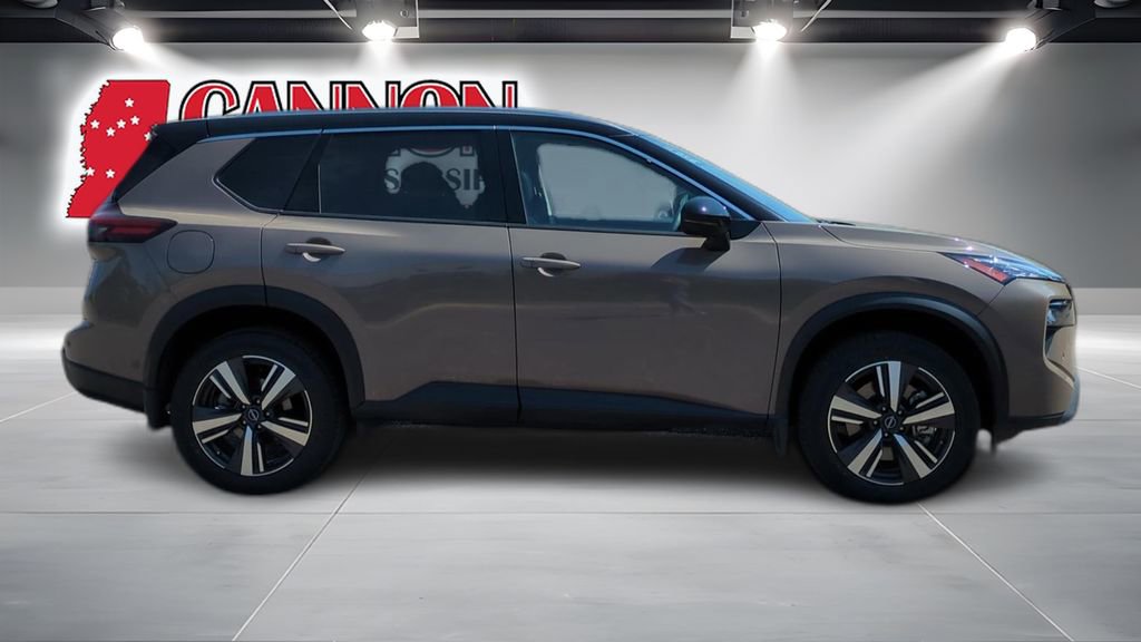 Used 2025 Nissan Rogue SL w/ Tech Package image 4