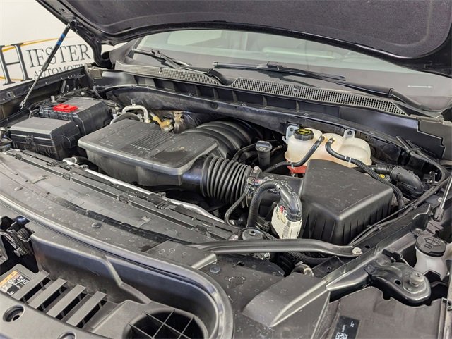 Used 2025 Chevrolet Suburban Z71 image 39