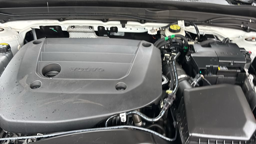 Certified 2024 Volvo XC40 B5 Plus w/ Protection Package Premier AWD/4WD image 32