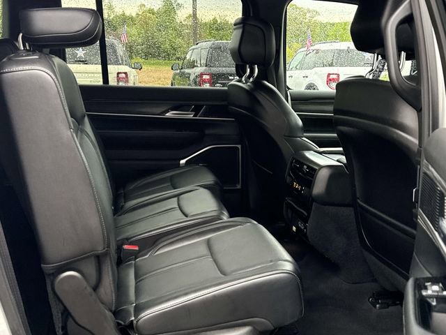 Used 2024 Jeep Wagoneer Series II w/ Flexible Seating Group AWD/4WD image 12