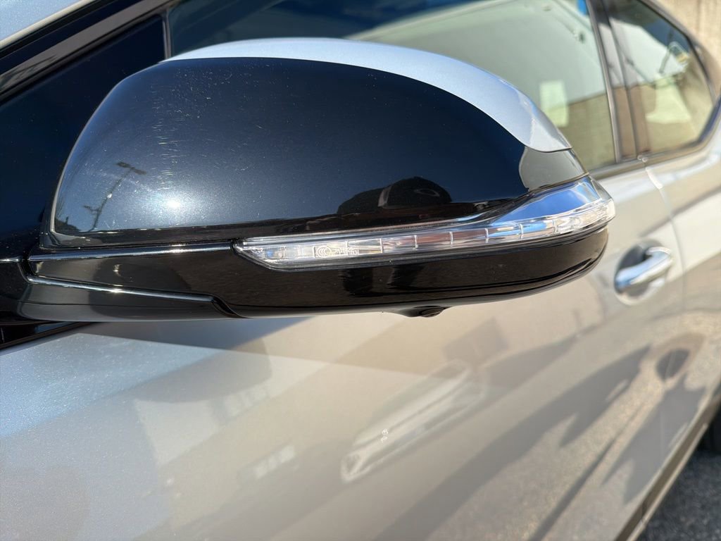 Used 2022 Chevrolet Bolt EUV Premier w/ Sun & Sound Package FWD image 11