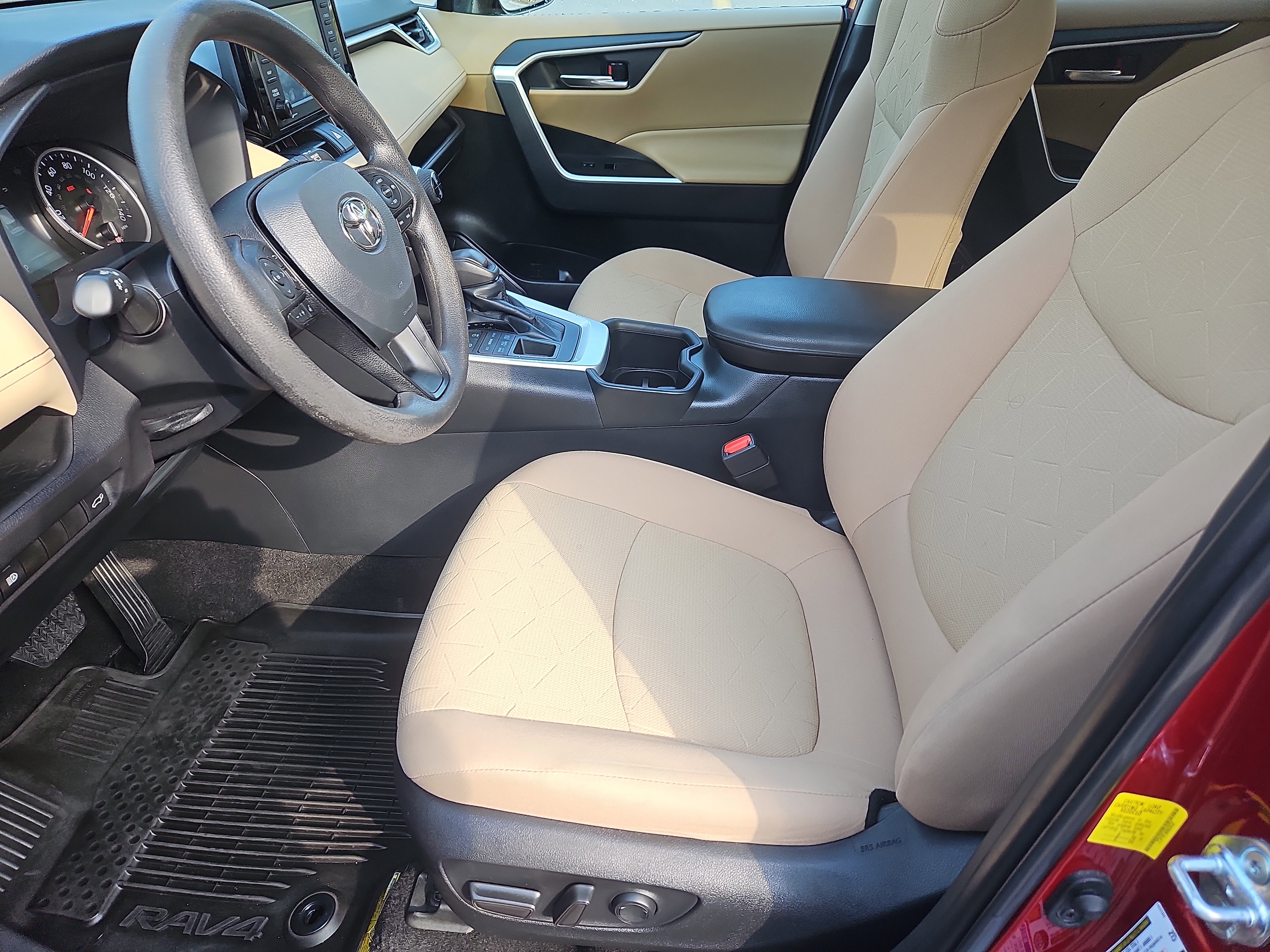 Used 2022 Toyota RAV4 XLE w/ Convenience Package image 29