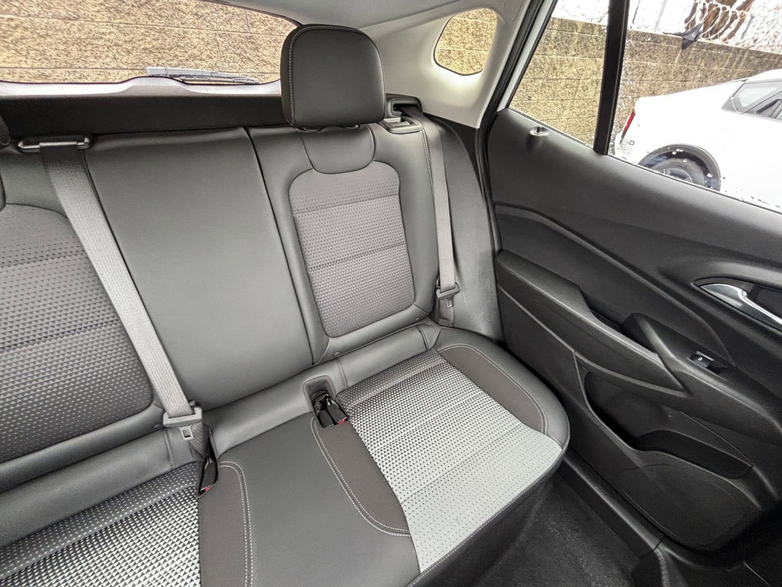 Used 2025 Chevrolet Trax LT w/ LT Convenience Package image 36