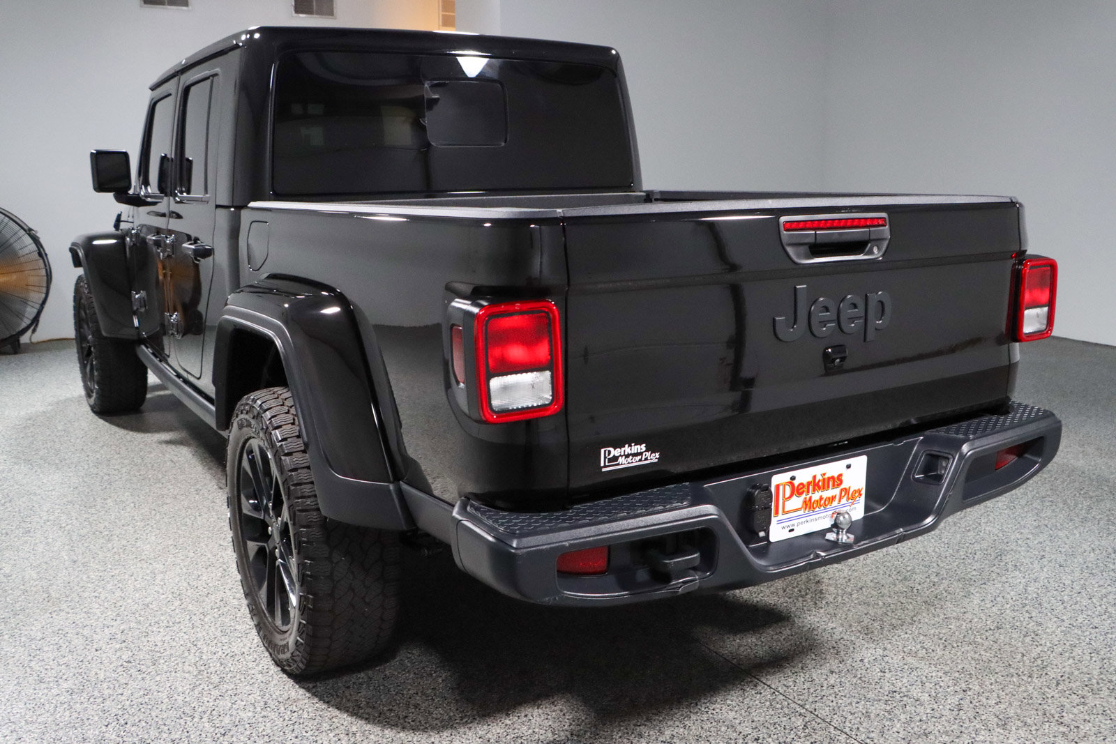 Used 2025 Jeep Gladiator Sport image 9