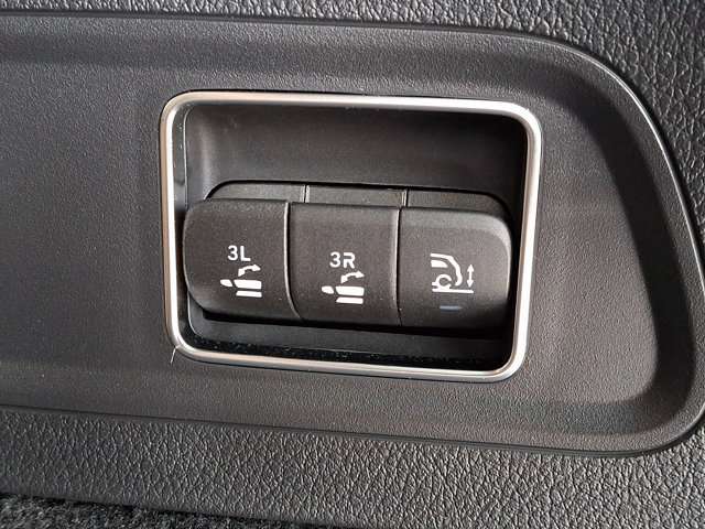 Used 2026 Mercedes-Benz GLS 450 4MATIC image 37