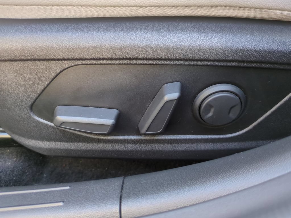Certified 2024 Hyundai Elantra Limited FWD image 15