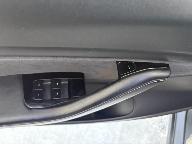 Used 2018 Tesla Model 3 Long Range RWD image 10