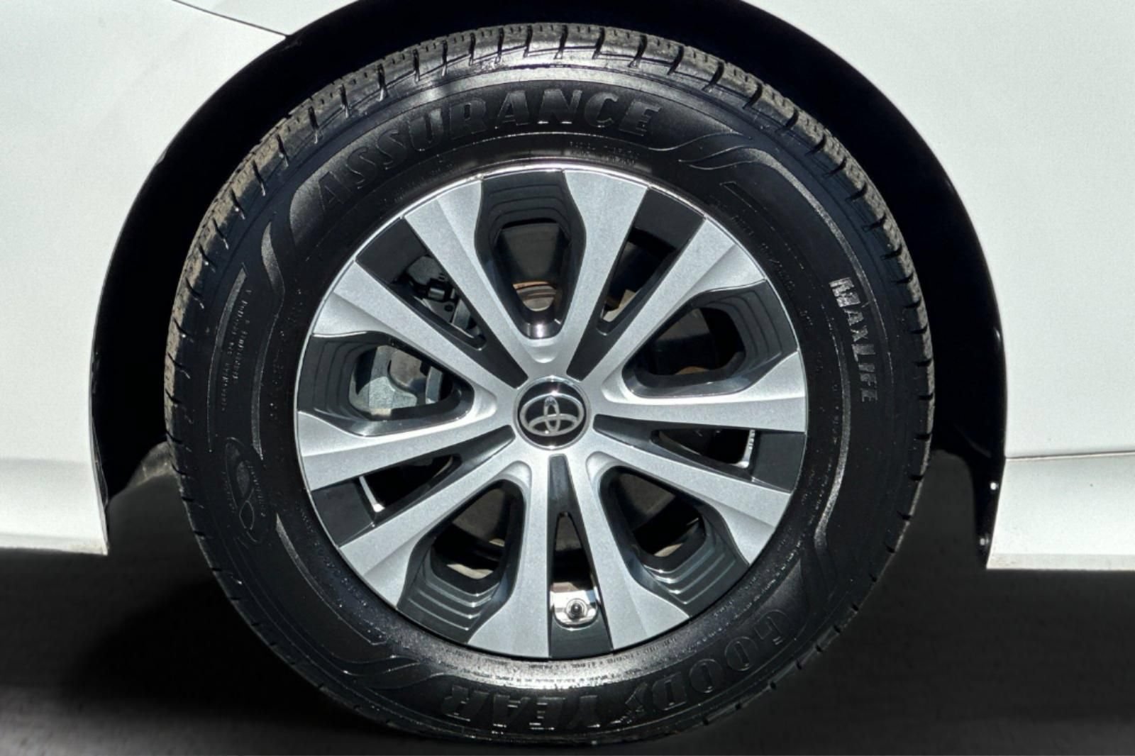 Used 2020 Toyota Prius Prime LE FWD image 24