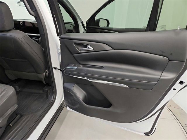 Used 2025 Chevrolet Traverse LT w/ LPO, Floor Liner Package image 38