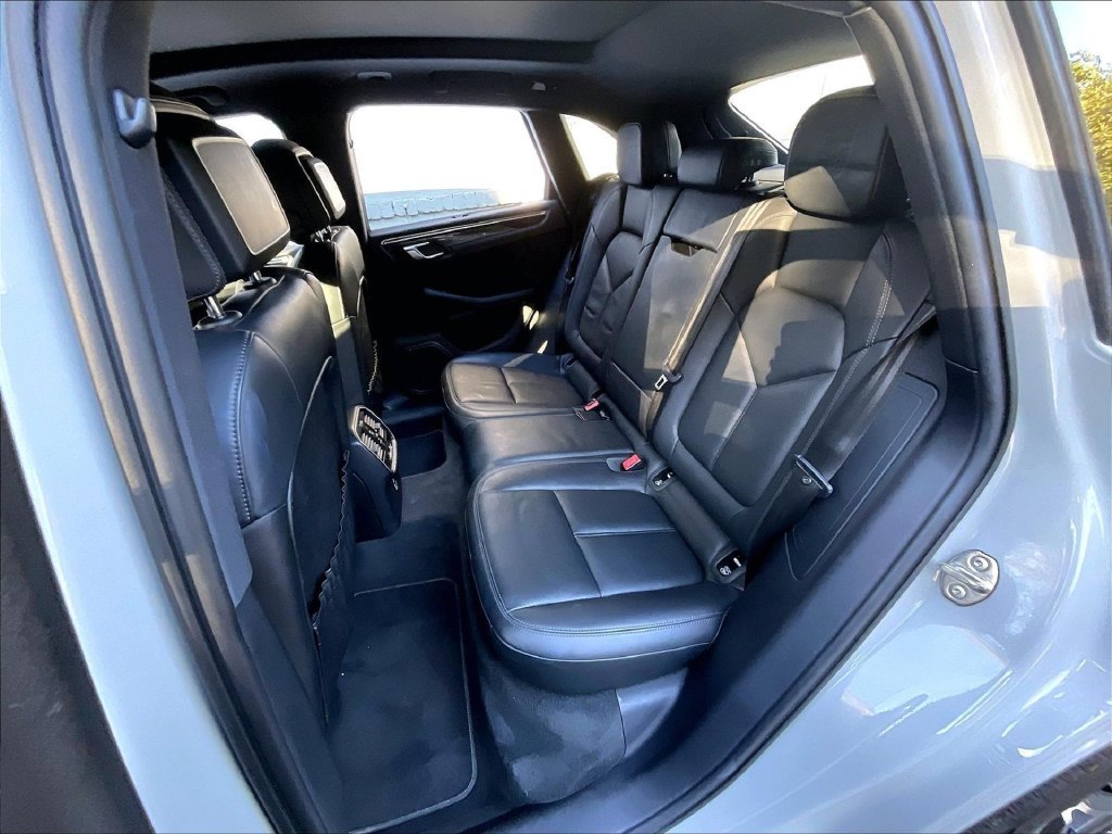 Certified 2023 Porsche Macan AWD/4WD image 20