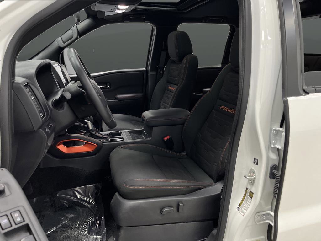 Used 2023 Nissan Frontier PRO-4X image 4