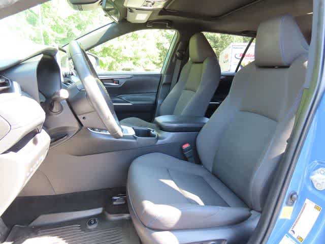 Used 2022 Toyota RAV4 SE w/ Convenience Package AWD/4WD image 13