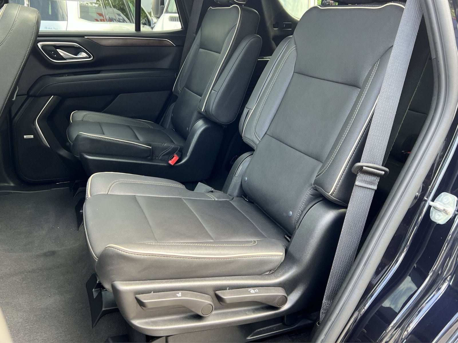 Used 2023 Chevrolet Tahoe Premier AWD/4WD image 30