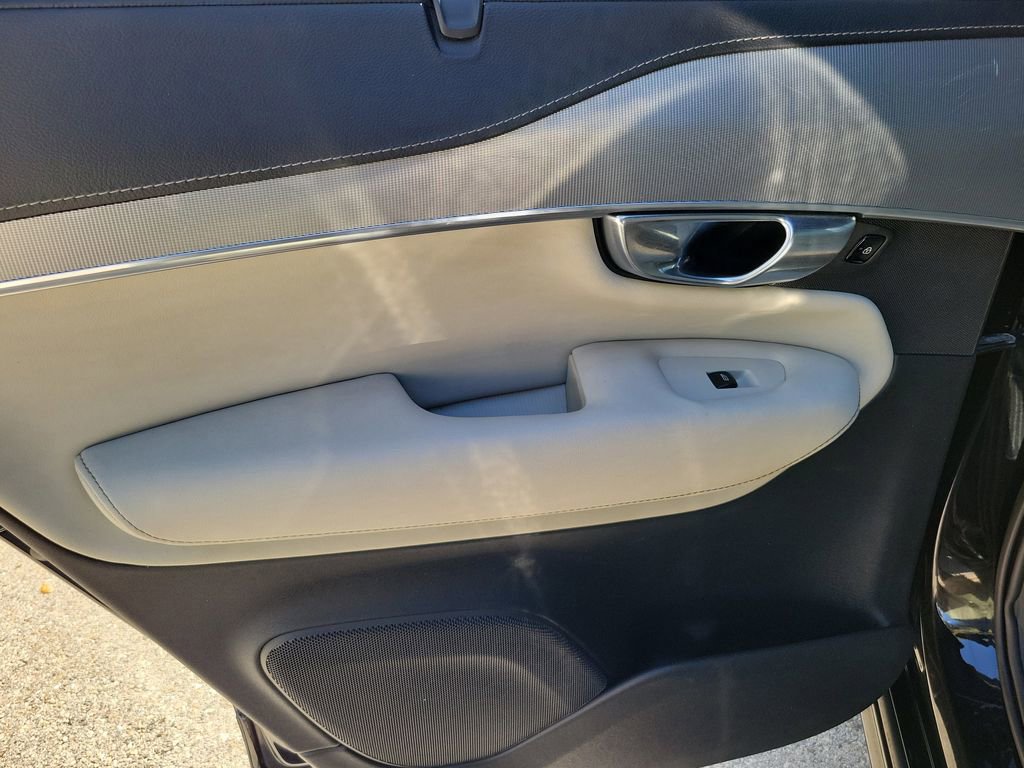 Used 2021 Volvo XC90 T6 R-Design w/ Protection Package Premier image 16