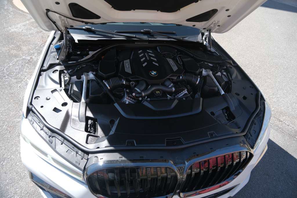 Used 2021 BMW 750i xDrive w/ M Sport Package image 47