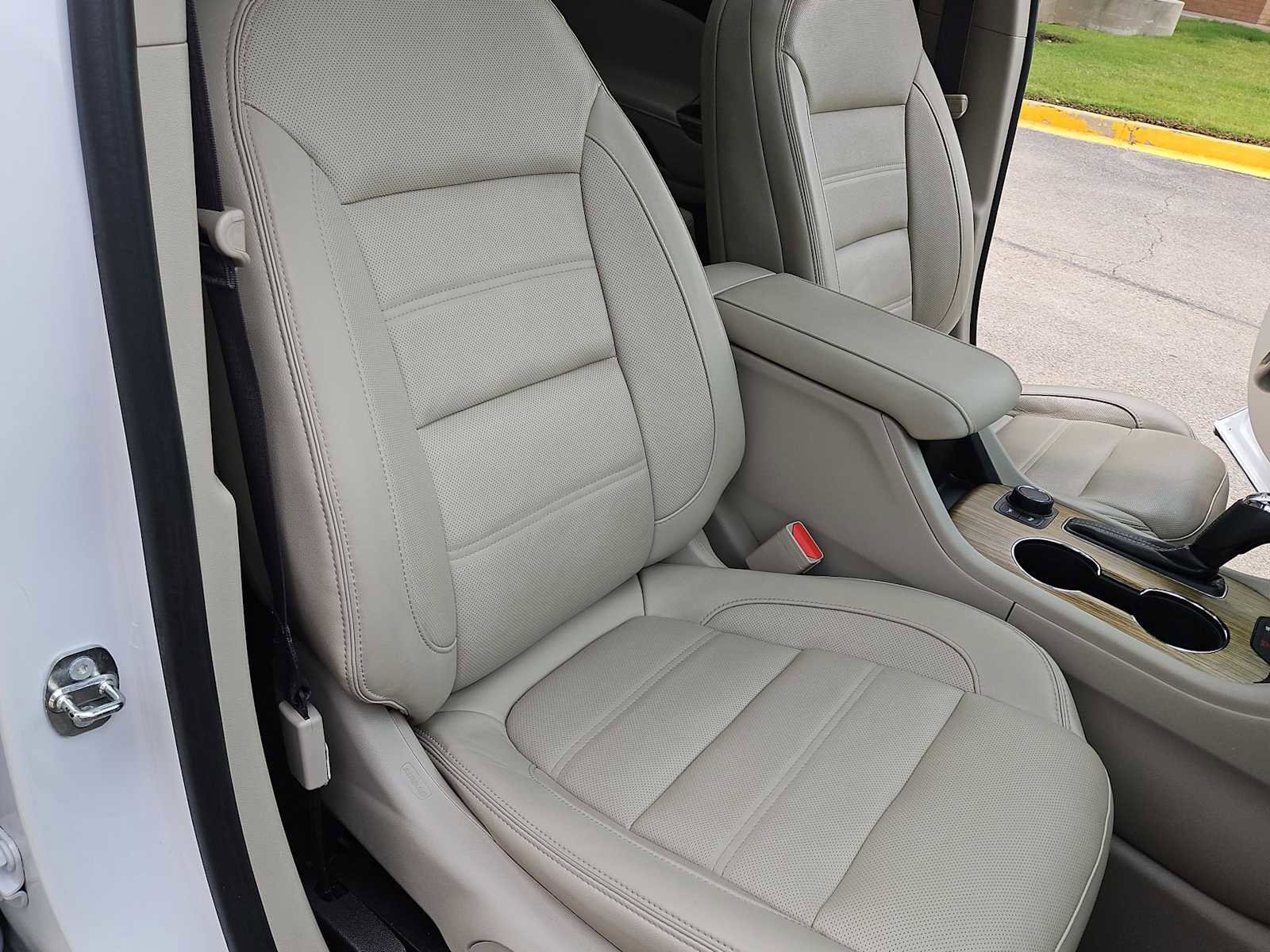 Used 2017 GMC Acadia Denali w/ Technology Package FWD image 24