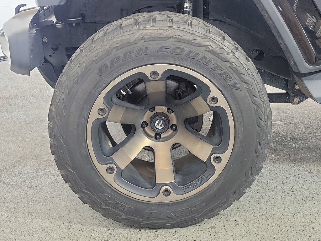 Used 2019 Jeep Wrangler Unlimited Sahara AWD/4WD image 9