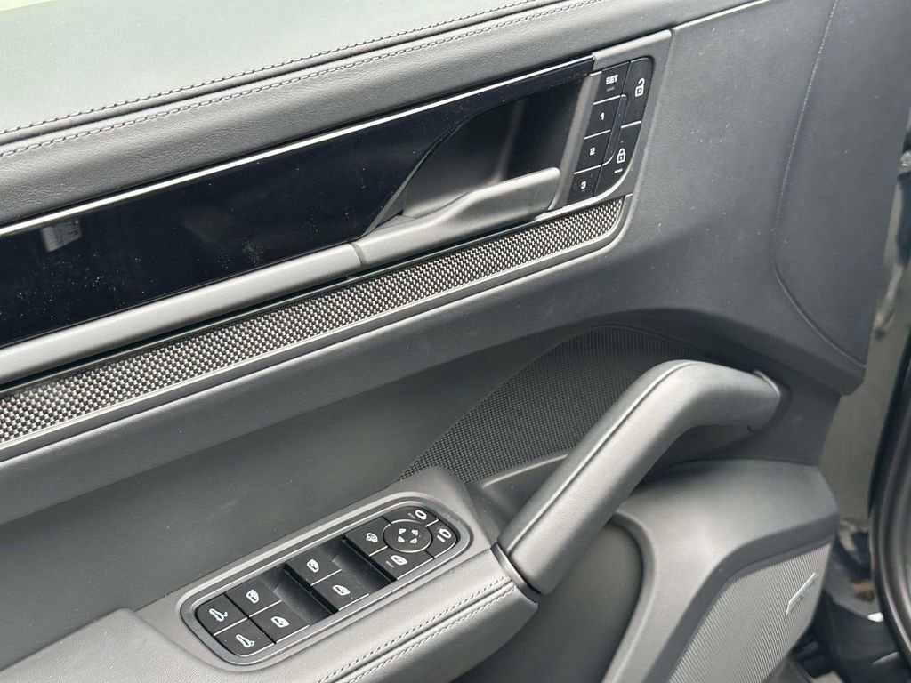 New 2026 Porsche Cayenne GTS AWD/4WD image 19