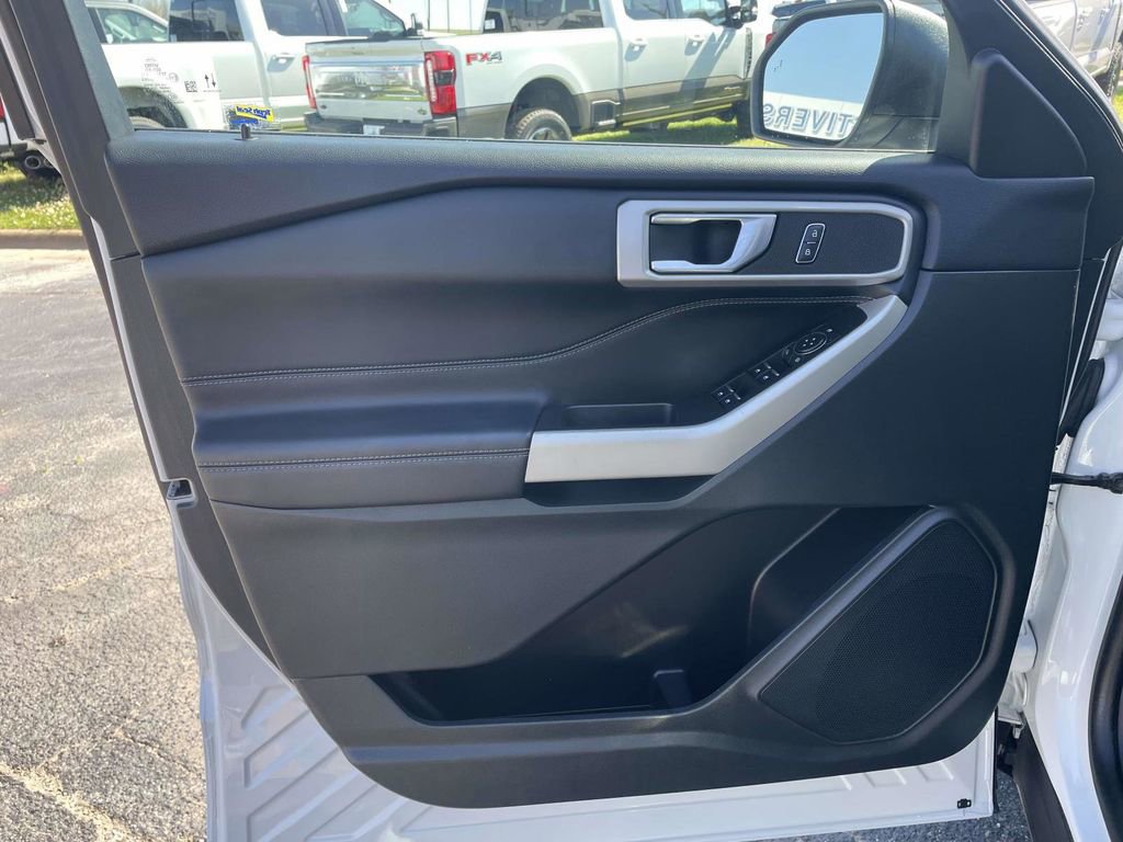 Used 2024 Ford Explorer XLT image 15