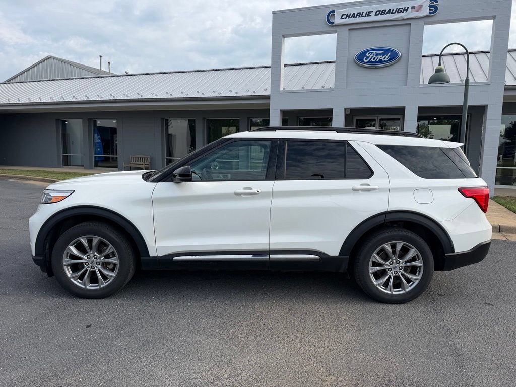Used 2022 Ford Explorer XLT w/ Equipment Group 202A AWD/4WD image 2