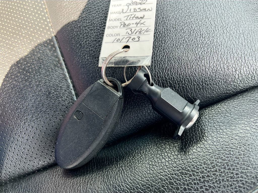 Used 2022 Nissan Titan PRO-4X w/ Pro-4x Convenience Package image 34