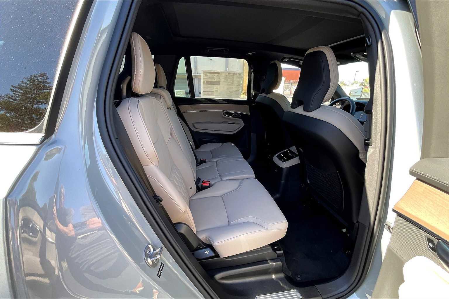New 2026 Volvo XC90 T8 Plus image 27