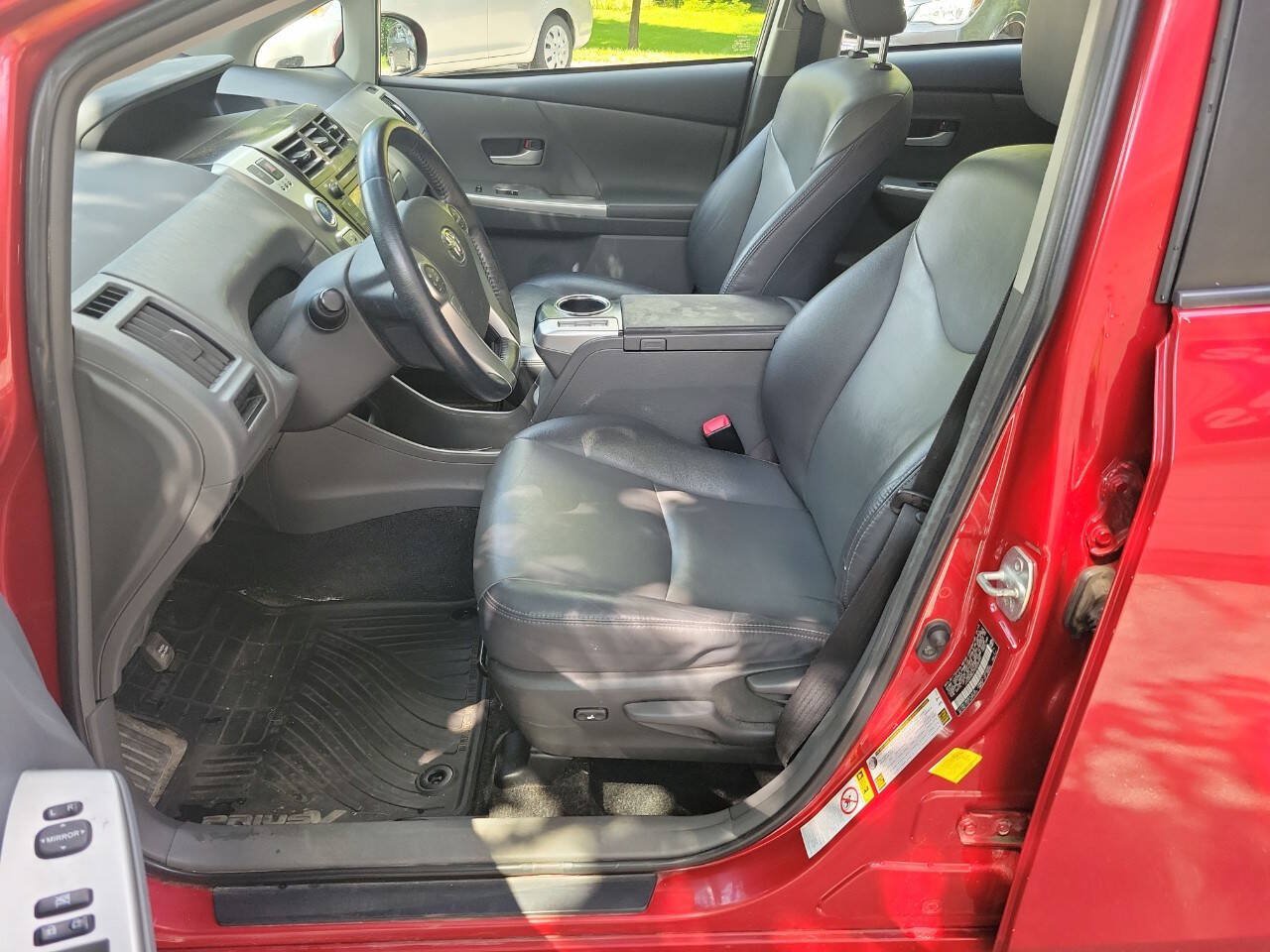 Used 2013 Toyota Prius V Five FWD image 11