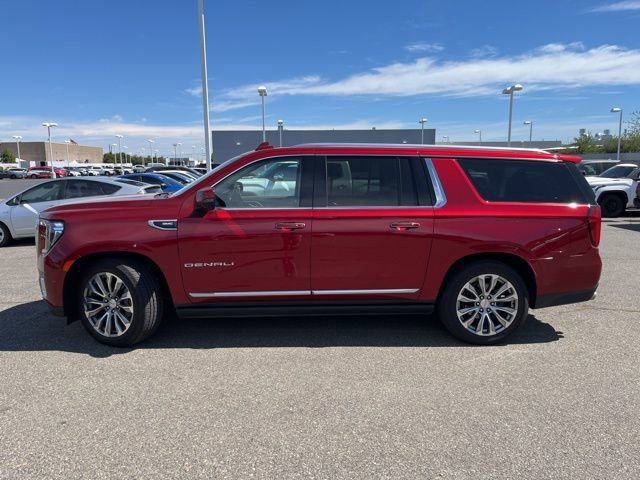 Used 2021 GMC Yukon XL Denali w/ Denali Ultimate Package image 3