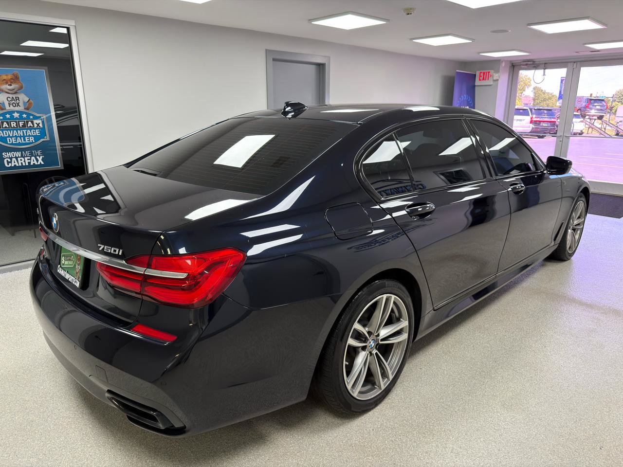 Used 2019 BMW 750i xDrive w/ M Sport Package AWD/4WD image 3