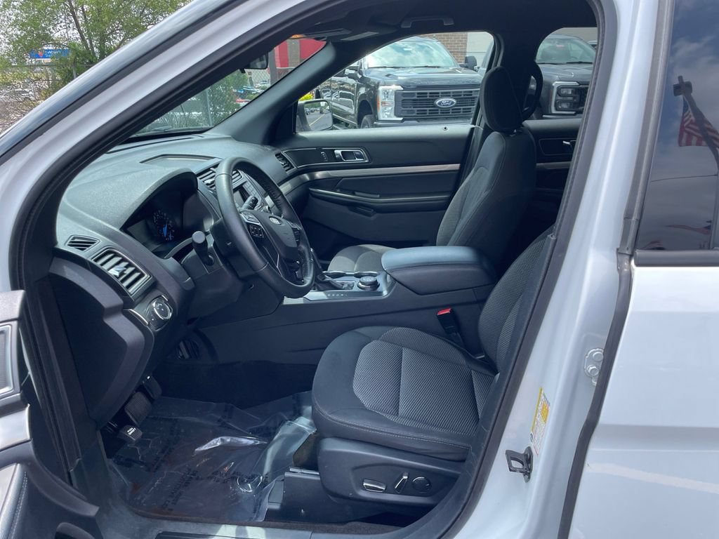 Used 2018 Ford Explorer XLT AWD/4WD image 13