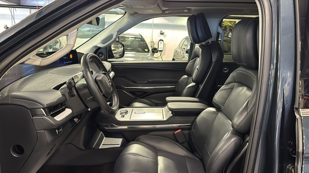Used 2026 Lincoln Navigator L Reserve AWD/4WD image 10
