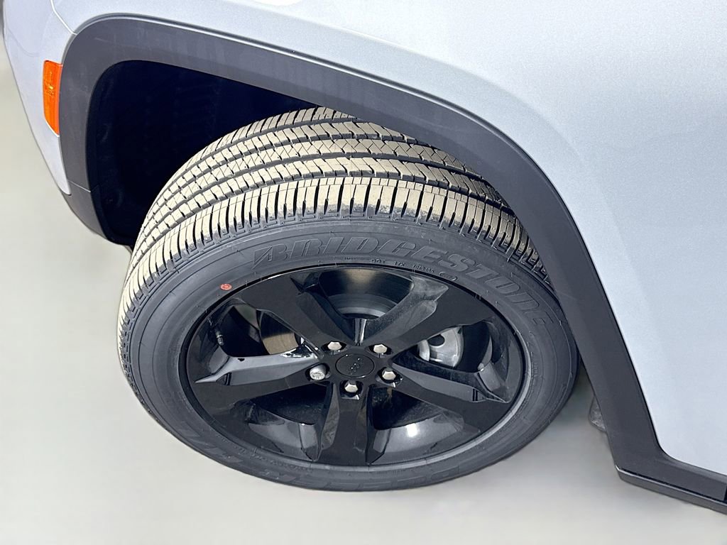 New 2025 Jeep Grand Cherokee Altitude image 45