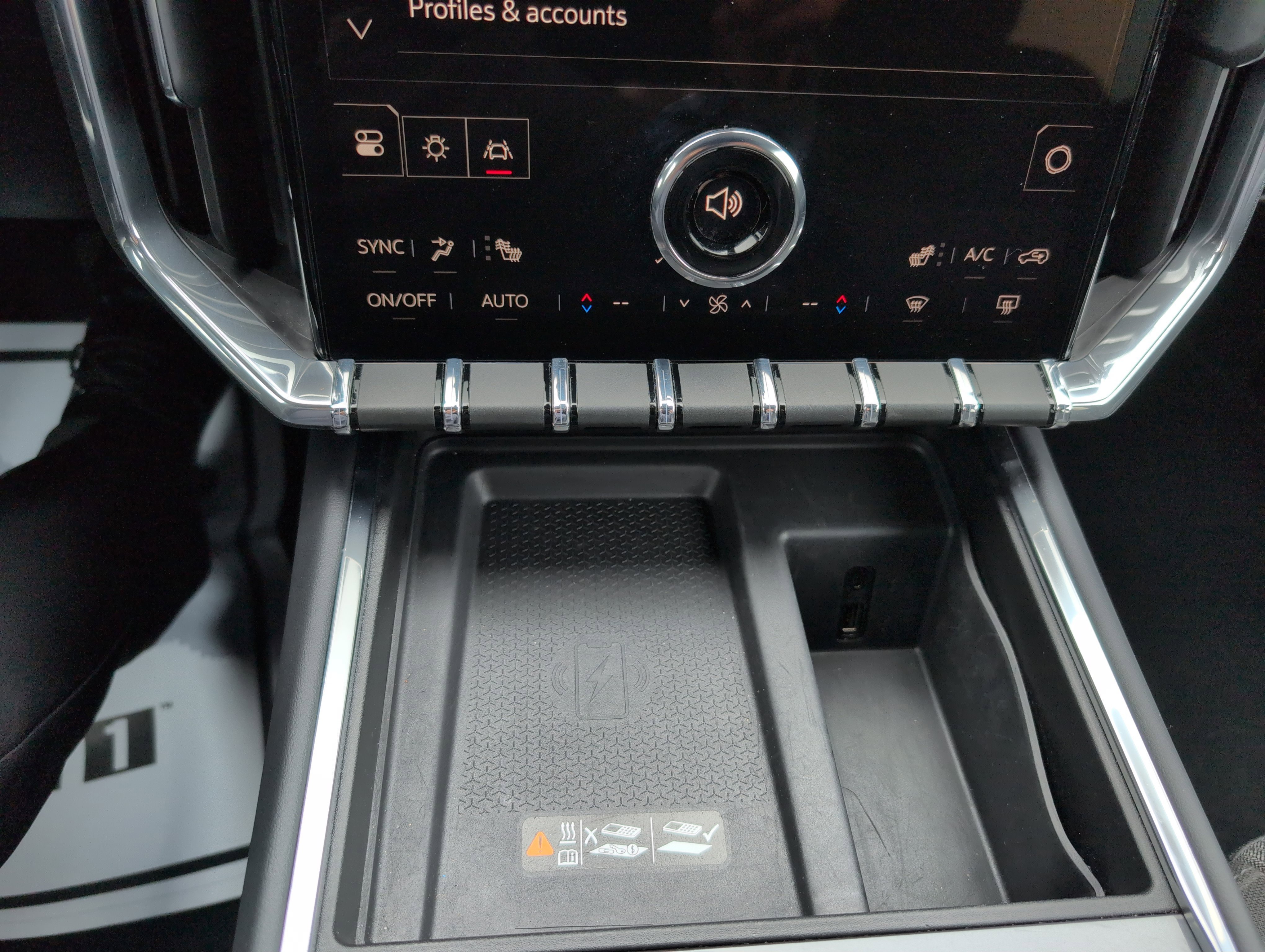 Used 2025 GMC Acadia Elevation image 24