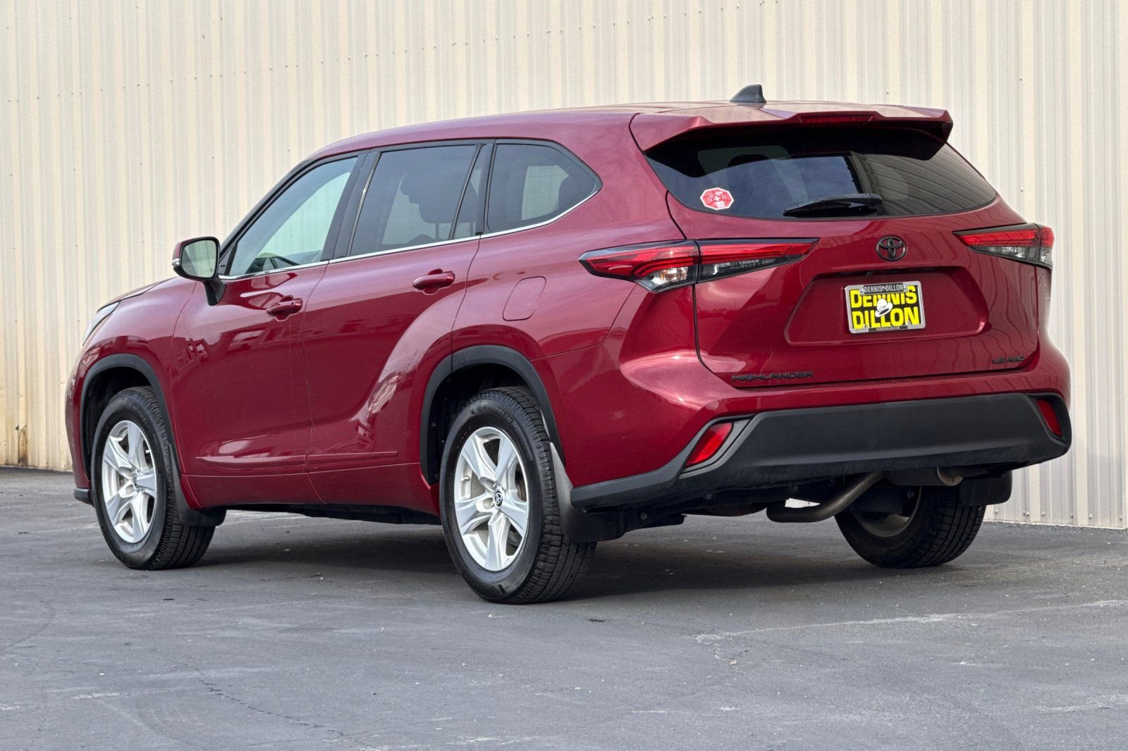 Used 2022 Toyota Highlander LE AWD/4WD image 6