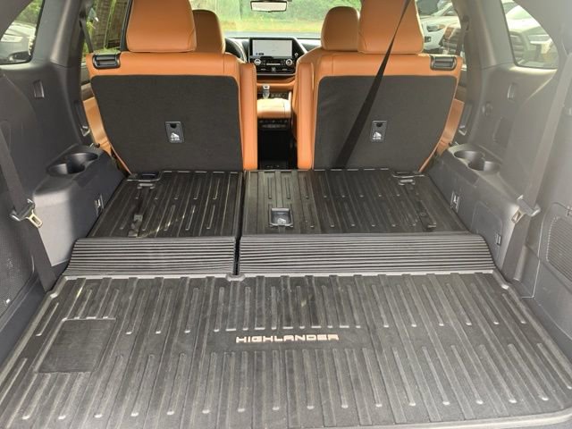 Used 2024 Toyota Highlander Platinum image 7