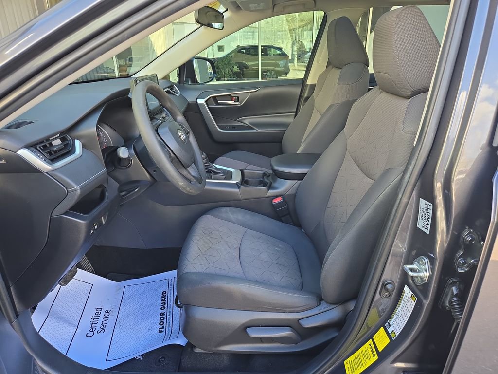 Used 2019 Toyota RAV4 XLE FWD image 14